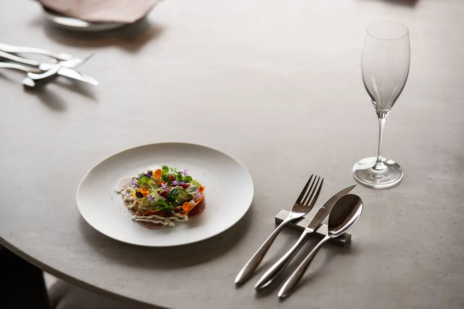 Fine dining at Elvaren Resort Hall