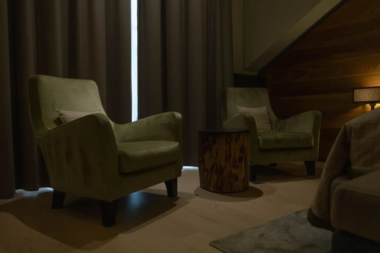 Elvaren Resort Hall interior detail