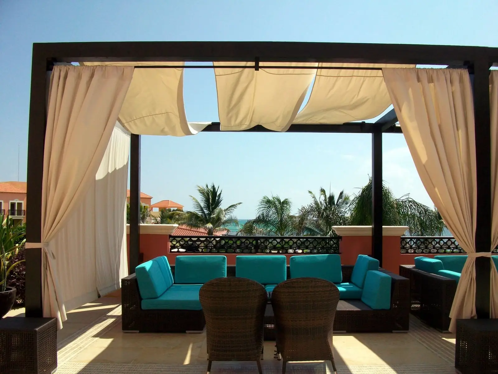 Elvaren Resort Hall amenities