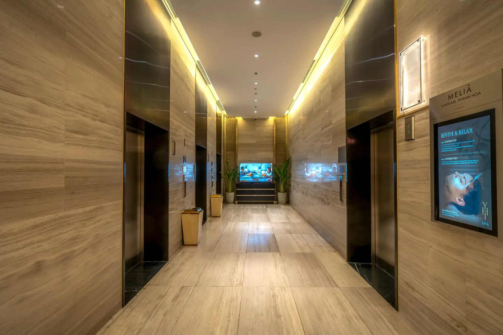 Elvaren Resort Hall interior corridor