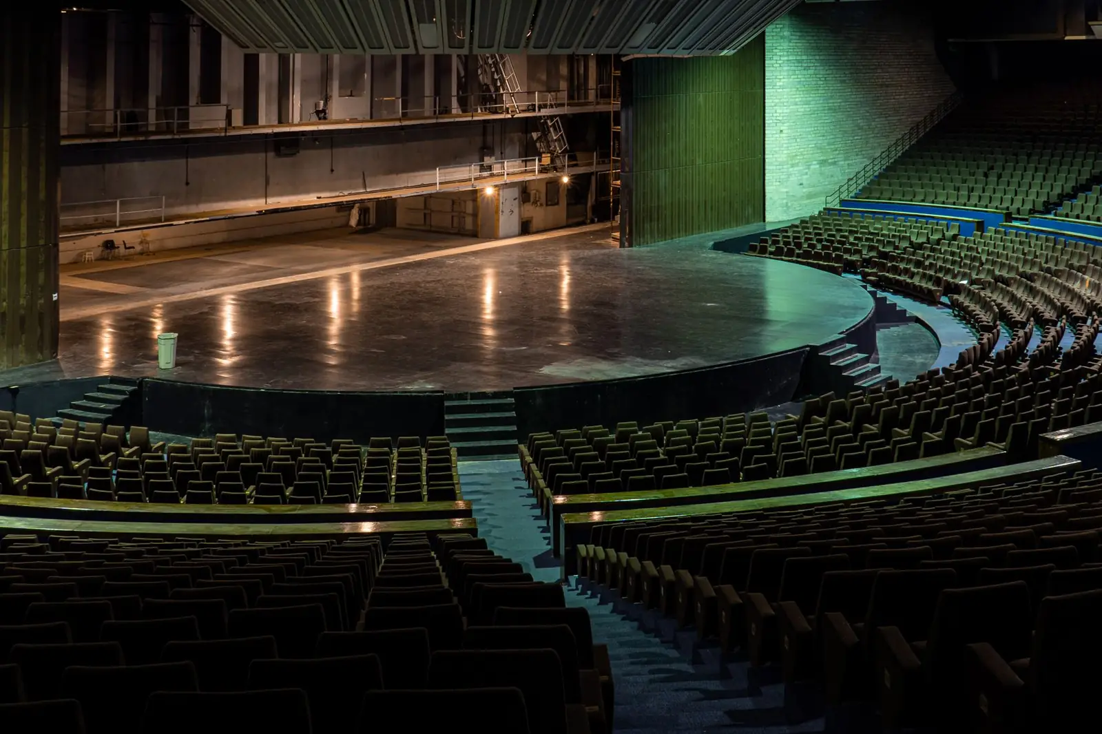 Entertainment venue at Elvaren Resort Hall